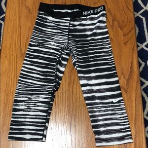 NEW Nike Pro Crop Leggings